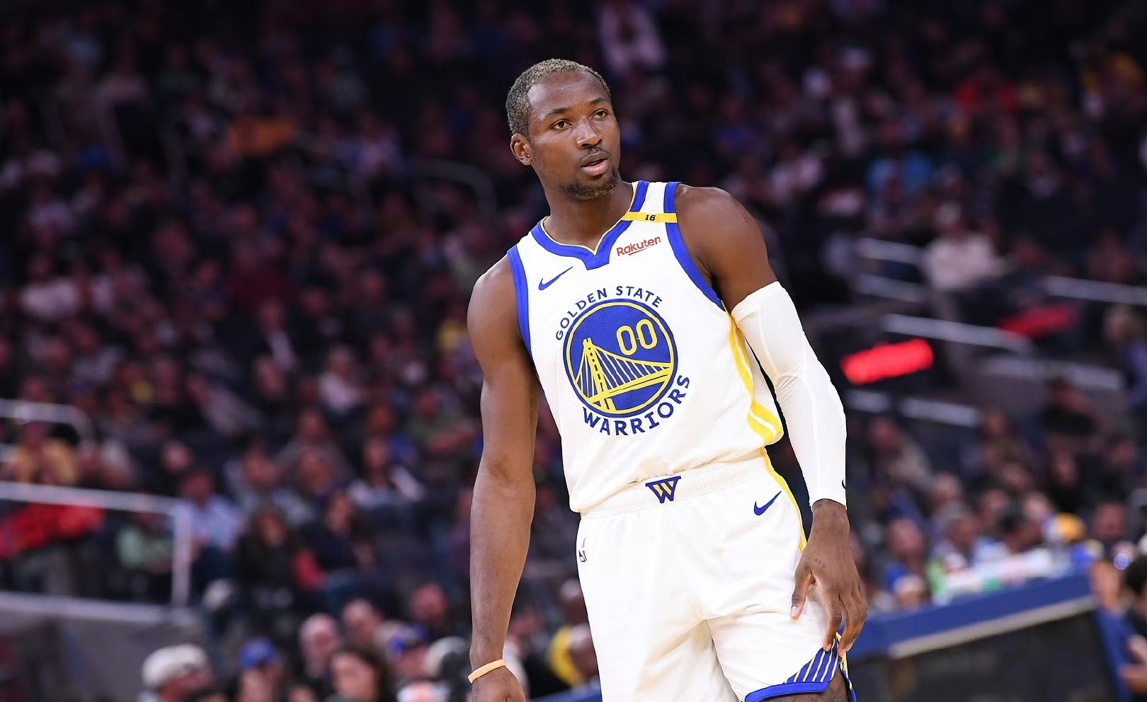 勇士险胜对手,球队实力逐渐回升数名球员表现优异的简单介绍 勇士险胜对手,球队实力逐渐回升数名球员表现优异的简单介绍